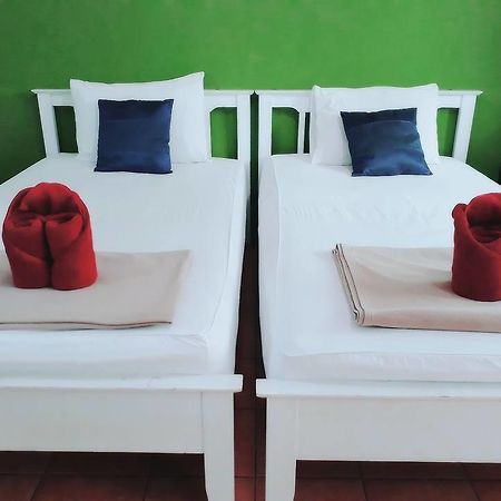 Hi Guesthouse Airport Chiang Mai Bagian luar foto