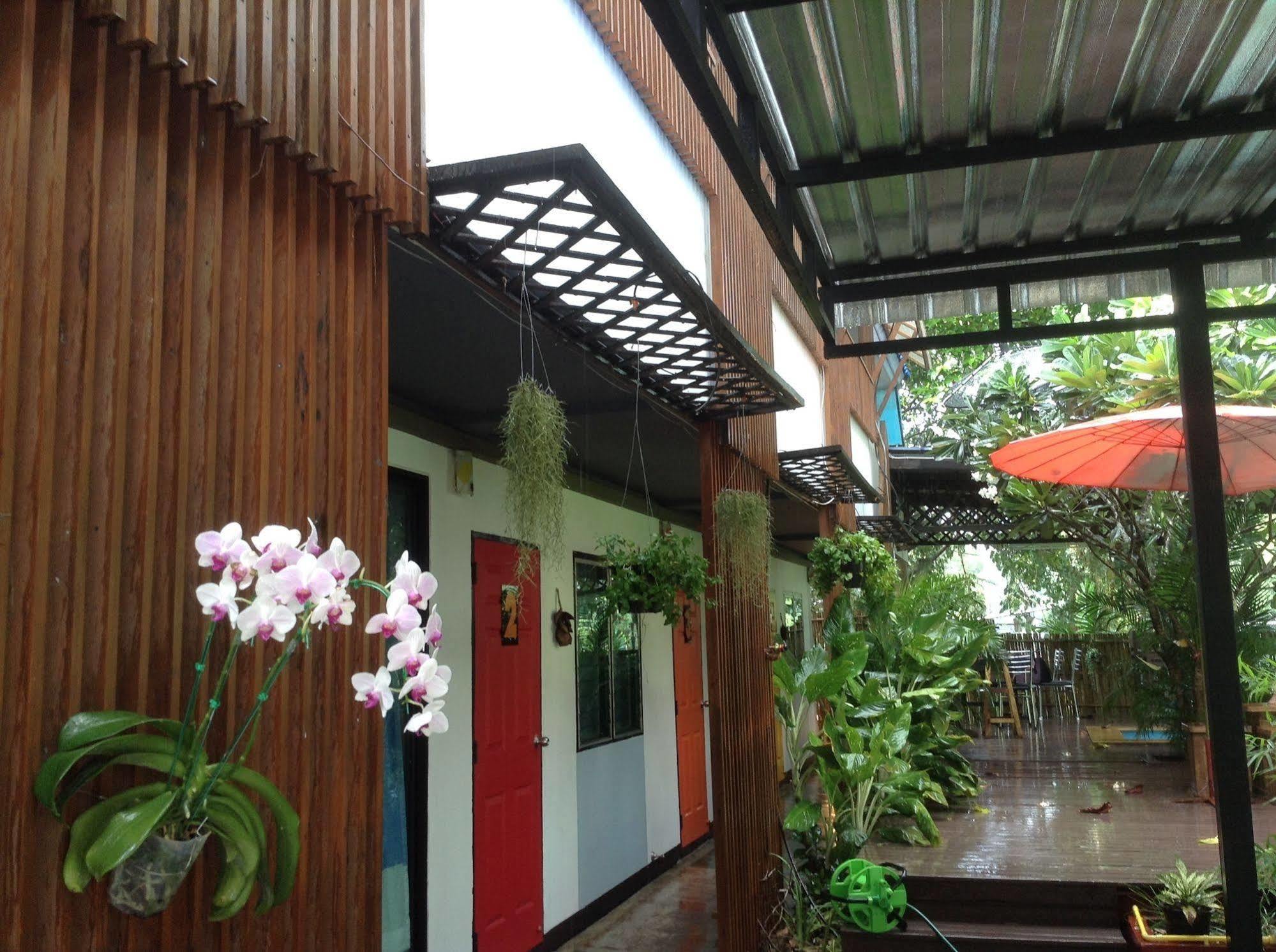 Hi Guesthouse Airport Chiang Mai Bagian luar foto