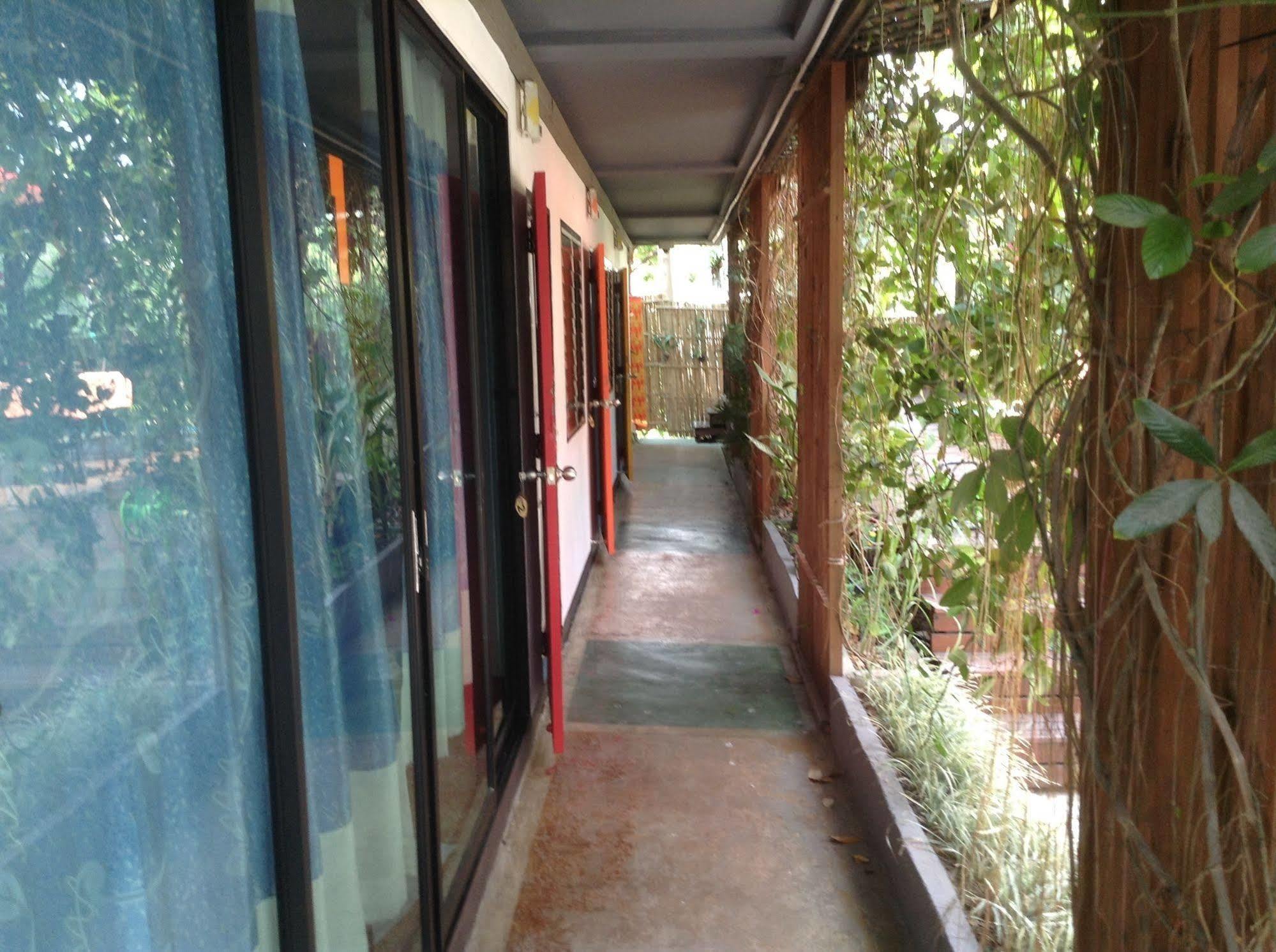 Hi Guesthouse Airport Chiang Mai Bagian luar foto