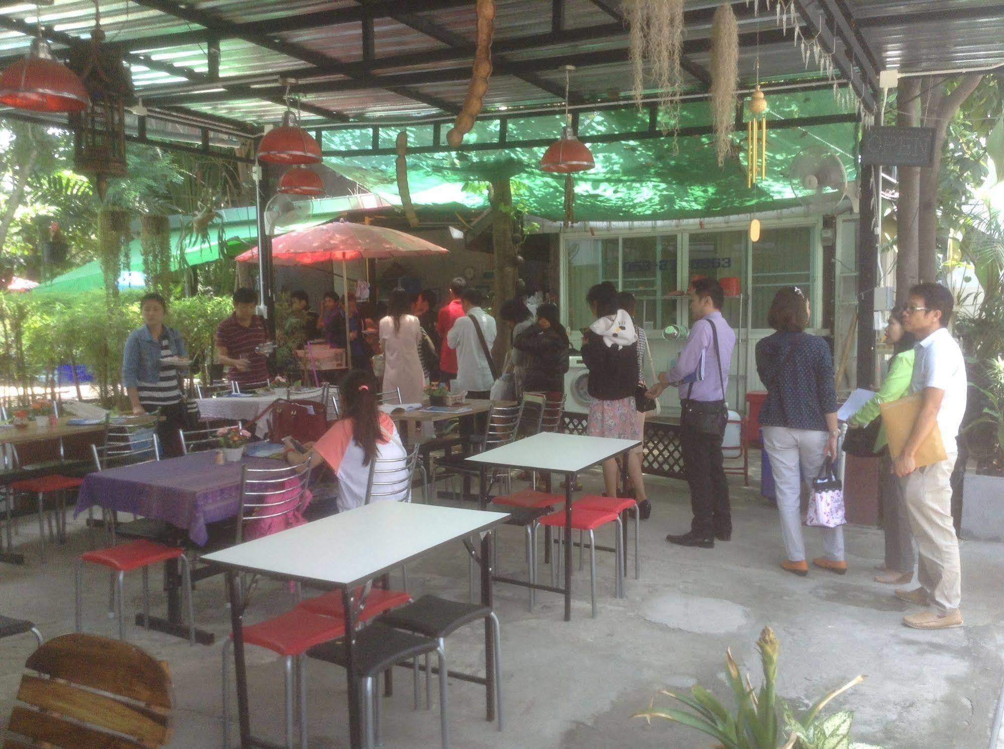 Hi Guesthouse Airport Chiang Mai Bagian luar foto
